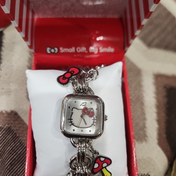 ❤️🔹️HELLO KITTY🔹️ by Sanrio Silver Multi Hello Kitty Charm Bracelet Watch ✨️ - Picture 3 of 9